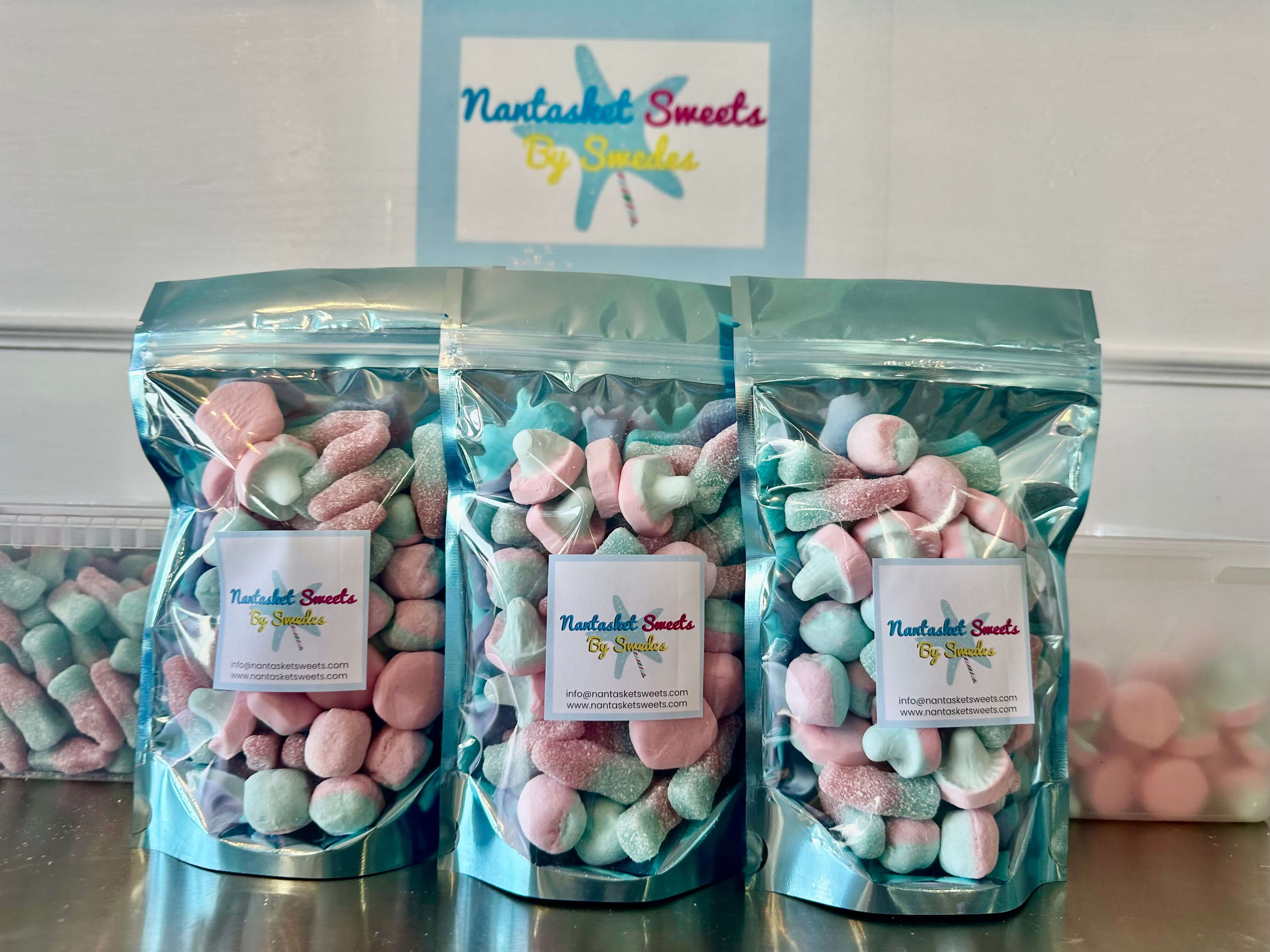 Nantasket Sweets Bubblegum Soft & Hard Candy Mix in a variety of pink and blue Bublegum colors 